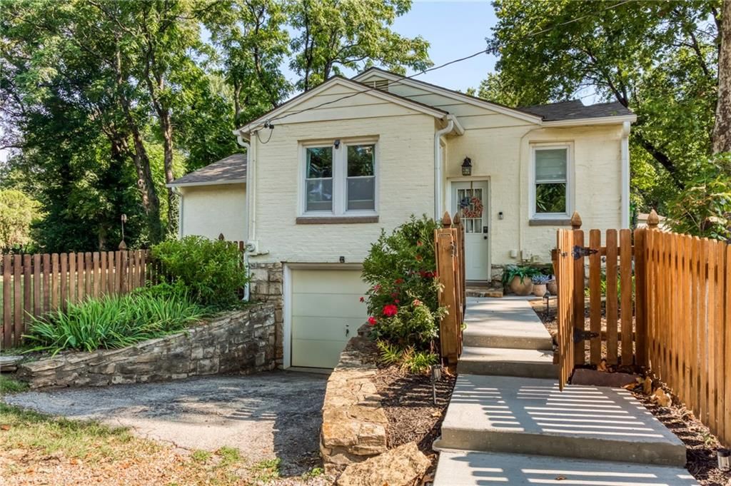 Photo 35 of 37 - 9814 W 57th Street, Merriam, KS 66203