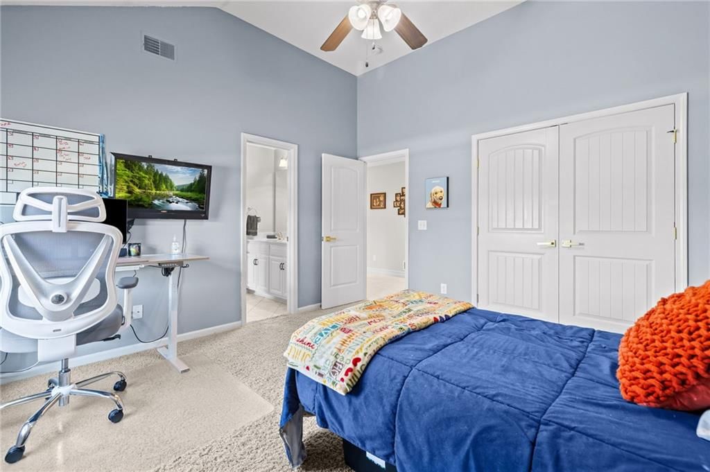 2818 NE WOOD CREEK Lane — photo 32