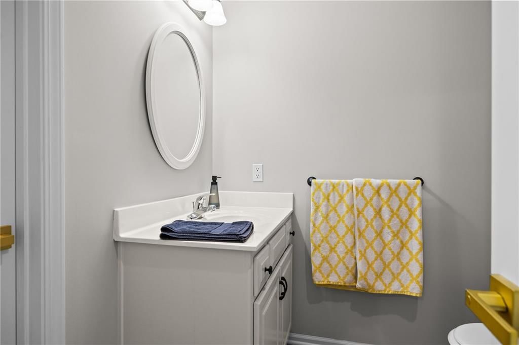 2818 NE WOOD CREEK Lane — photo 35