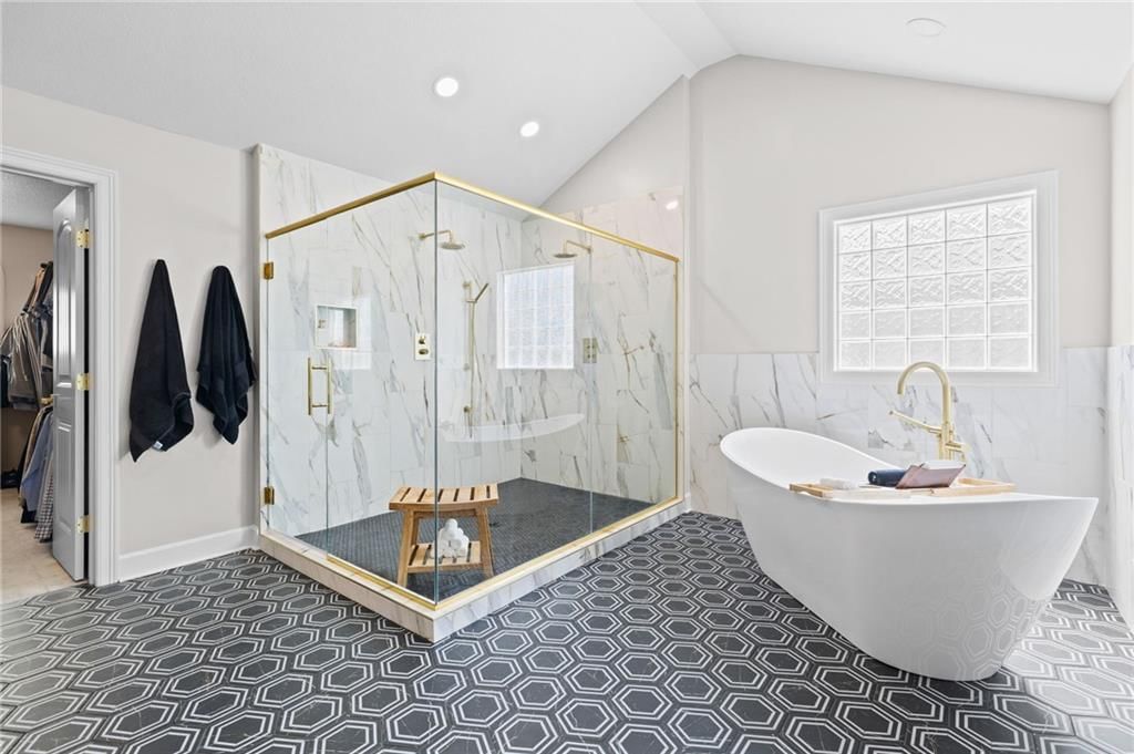 2818 NE WOOD CREEK Lane — photo 41