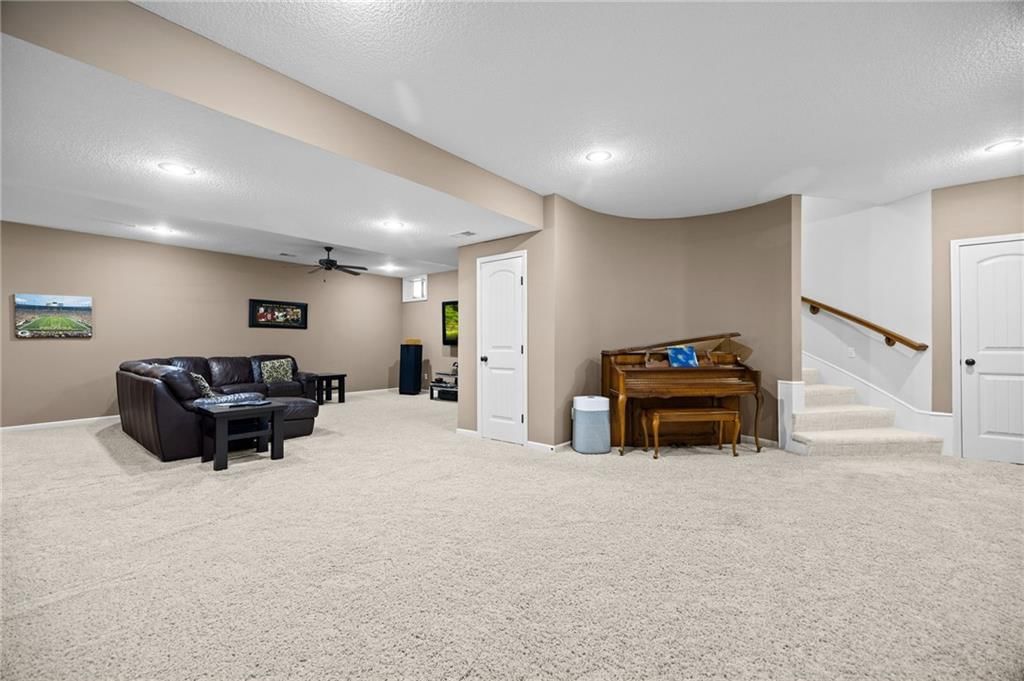 2818 NE WOOD CREEK Lane — photo 45
