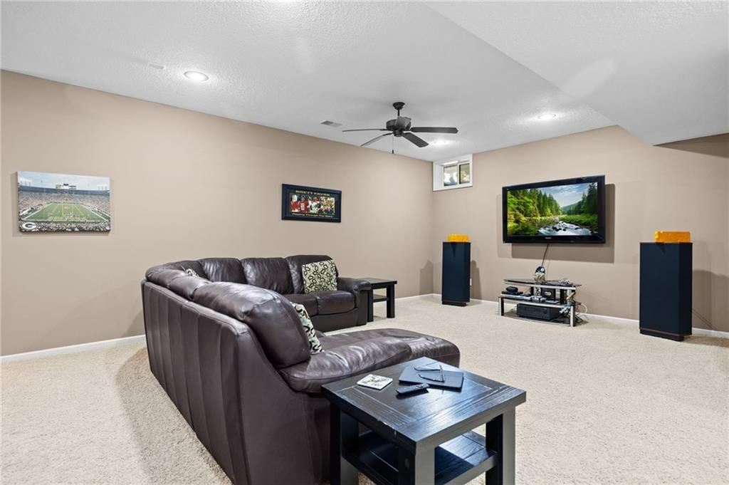 2818 NE WOOD CREEK Lane — photo 47