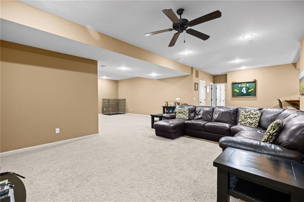 2818 NE WOOD CREEK Lane — photo 49