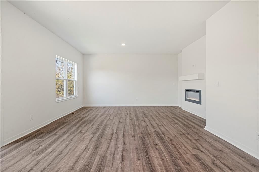 Photo 10 of 23 - 10704 N Richmond Avenue, Kansas City, MO 64157