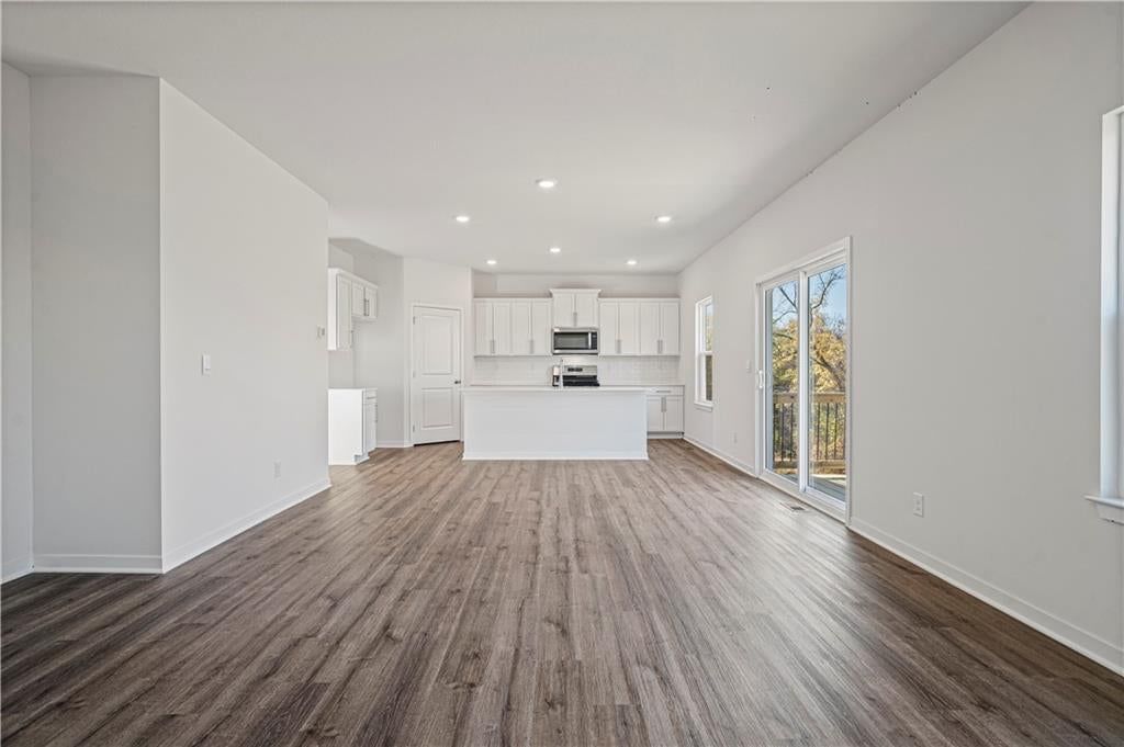 Photo 13 of 23 - 10704 N Richmond Avenue, Kansas City, MO 64157