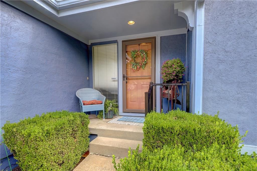1616 N Hunter Drive, Olathe, KS: listing photo 3