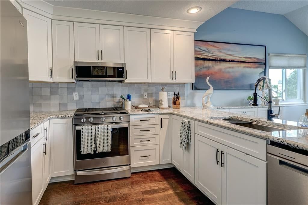 Photo 11 of 35 - 1616 N Hunter Drive, Olathe, KS 66051