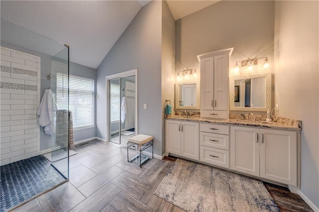 Photo 19 of 35 - 1616 N Hunter Drive, Olathe, KS 66051