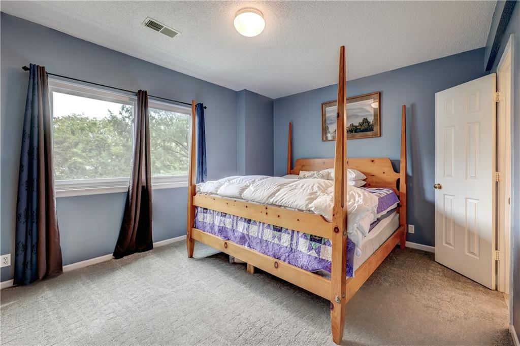 Photo 23 of 35 - 1616 N Hunter Drive, Olathe, KS 66051