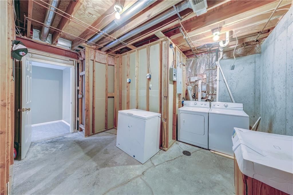 Photo 27 of 35 - 1616 N Hunter Drive, Olathe, KS 66051