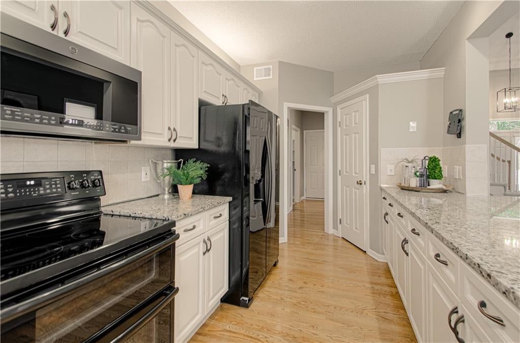 Photo 14 of 48 - 13449 W 126 Terrace, Overland Park, KS 66213