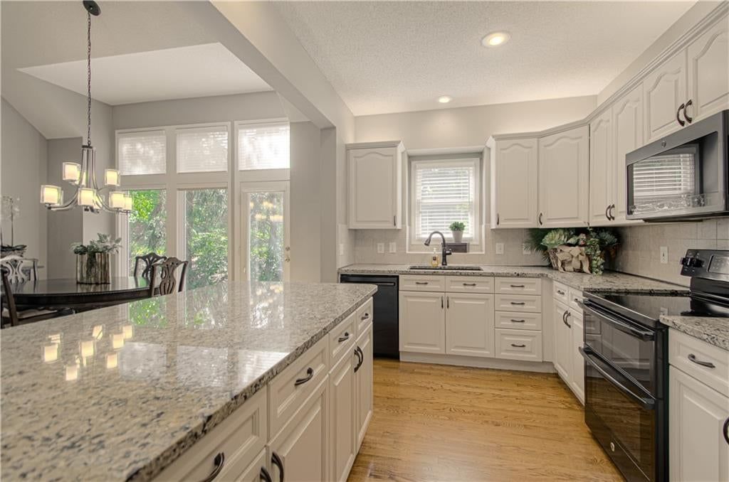 Photo 15 of 48 - 13449 W 126 Terrace, Overland Park, KS 66213