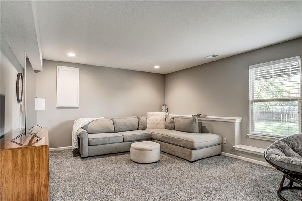 213 NE Hannah Court — photo 27