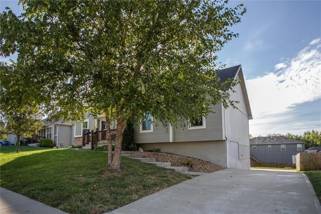 213 NE Hannah Court — photo 31