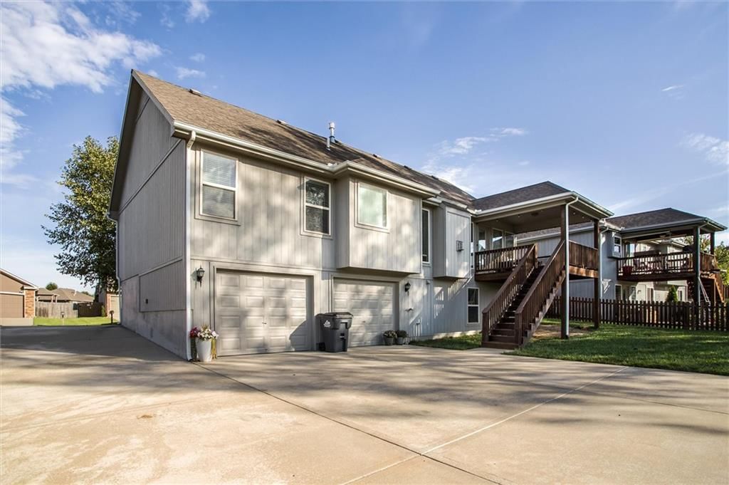 213 NE Hannah Court — photo 32