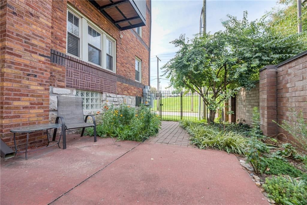 4328 Walnut Street — photo 36