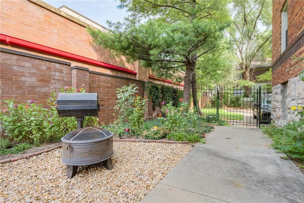 4328 Walnut Street — photo 37