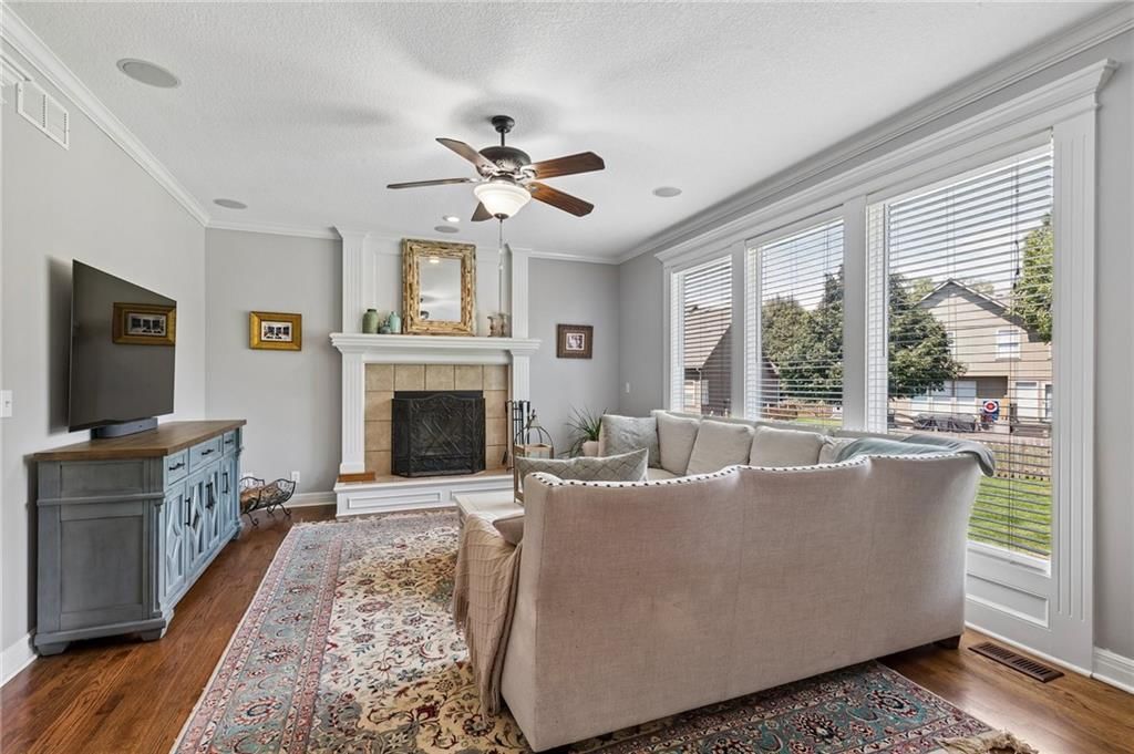 Photo 8 of 45 - 2504 SW Samuel Lane, Lee's Summit, MO 64081