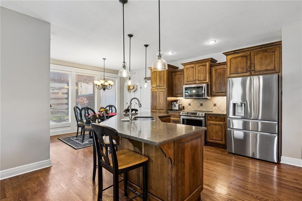 Photo 12 of 45 - 2504 SW Samuel Lane, Lee's Summit, MO 64081