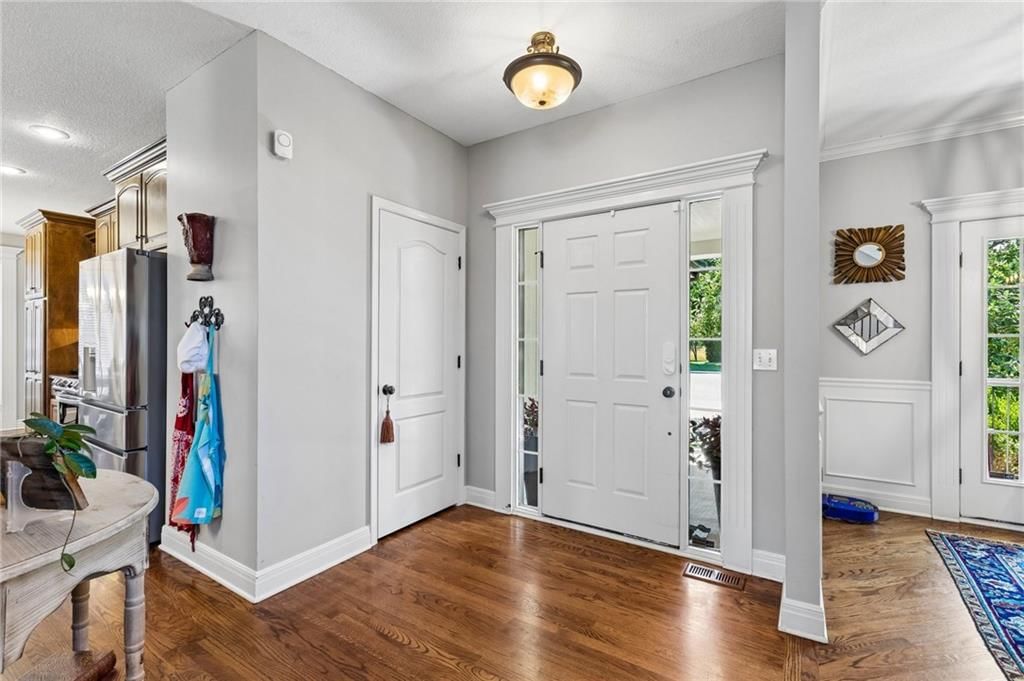 Photo 5 of 45 - 2504 SW Samuel Lane, Lee's Summit, MO 64081