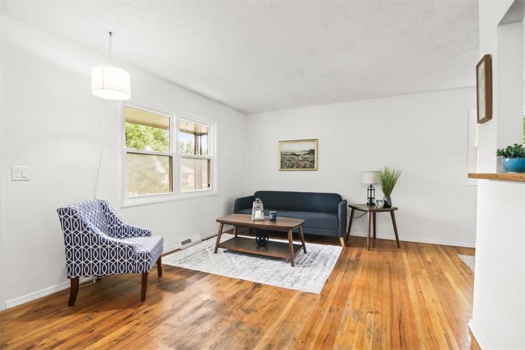 Photo 5 of 21, 5200 NE 56th Place, Kansas City, MO 64119