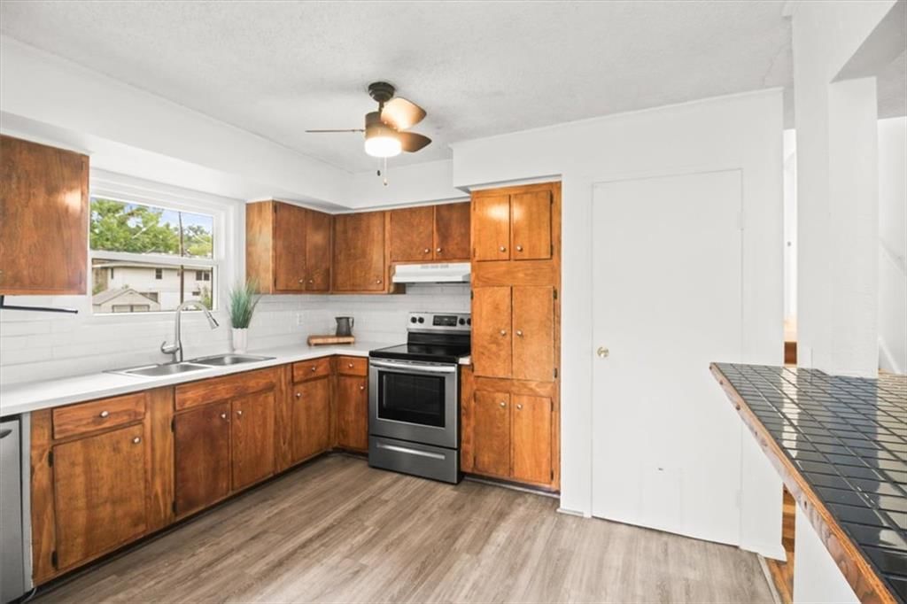 Photo 8 of 21 - 5200 NE 56th Place, Kansas City, MO 64119