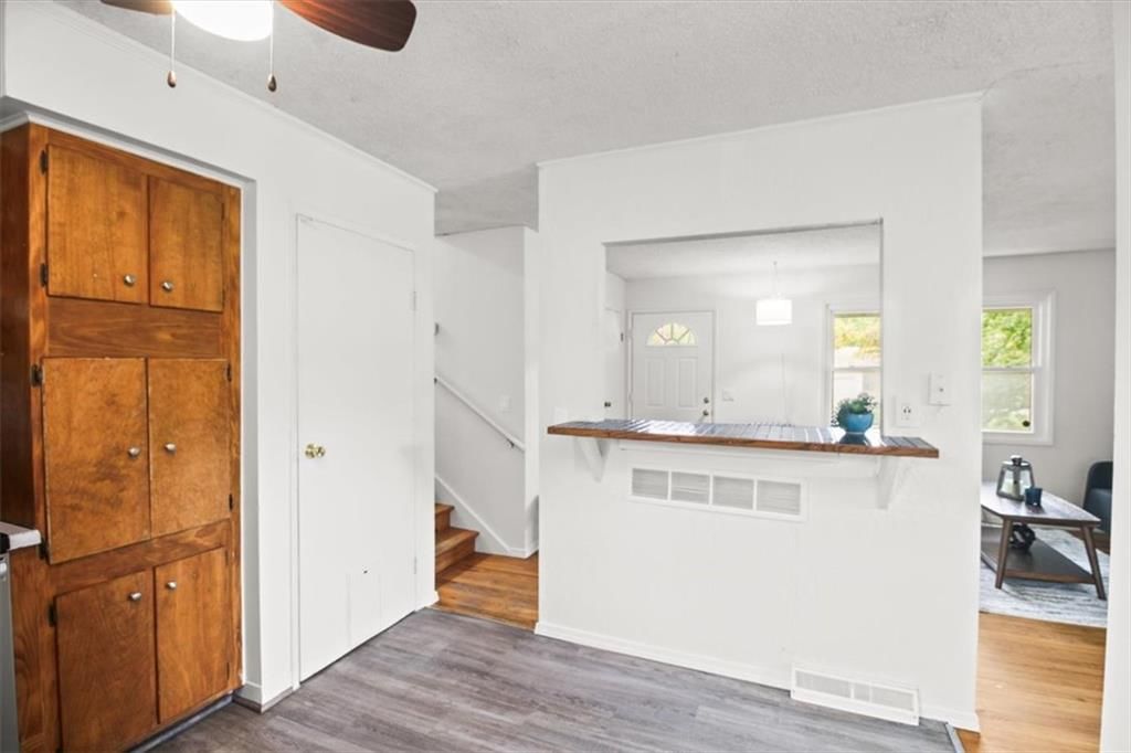 Photo 10 of 21 - 5200 NE 56th Place, Kansas City, MO 64119
