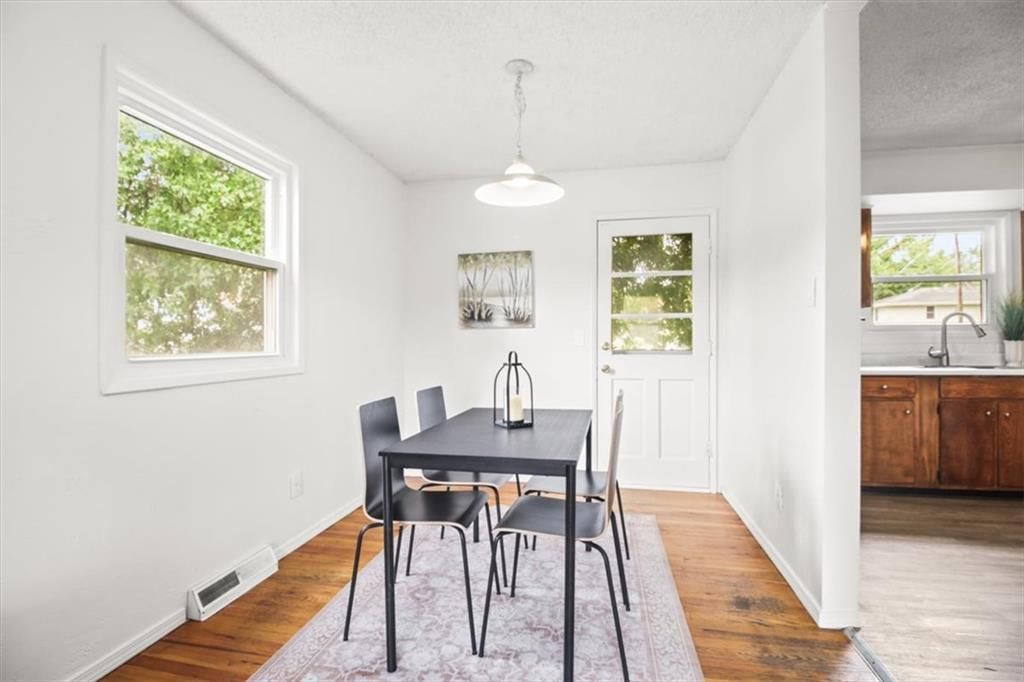 Photo 11 of 21 - 5200 NE 56th Place, Kansas City, MO 64119