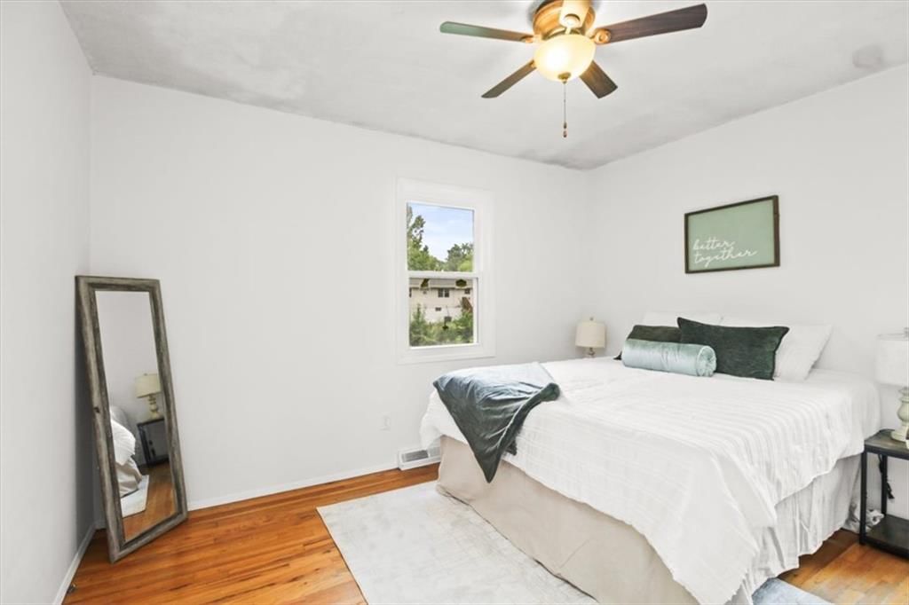 Photo 13 of 21 - 5200 NE 56th Place, Kansas City, MO 64119