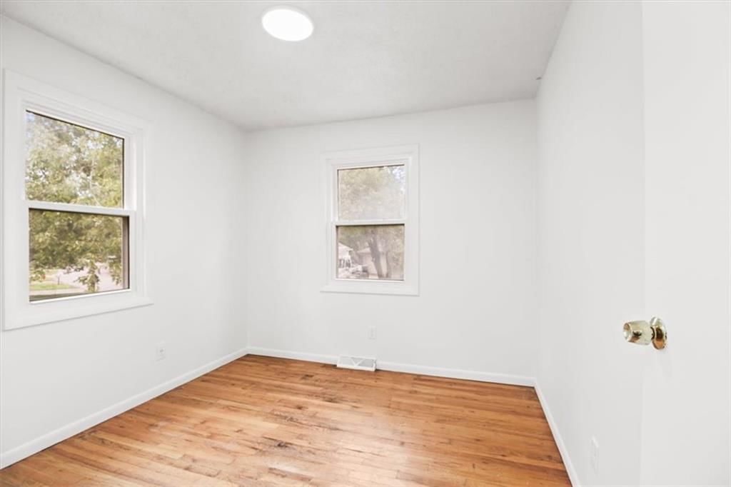 Photo 15 of 21 - 5200 NE 56th Place, Kansas City, MO 64119