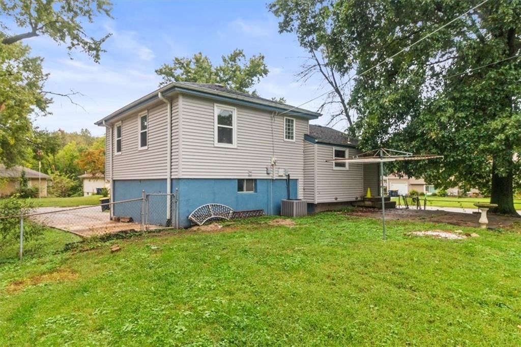 Fenced yard at 5200 NE 56th Place, Kansas City, MO 64119