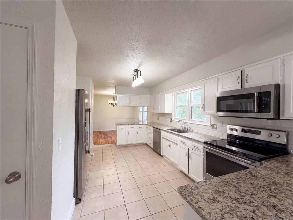 14224 S Raintree Drive, Olathe, KS: listing photo 2