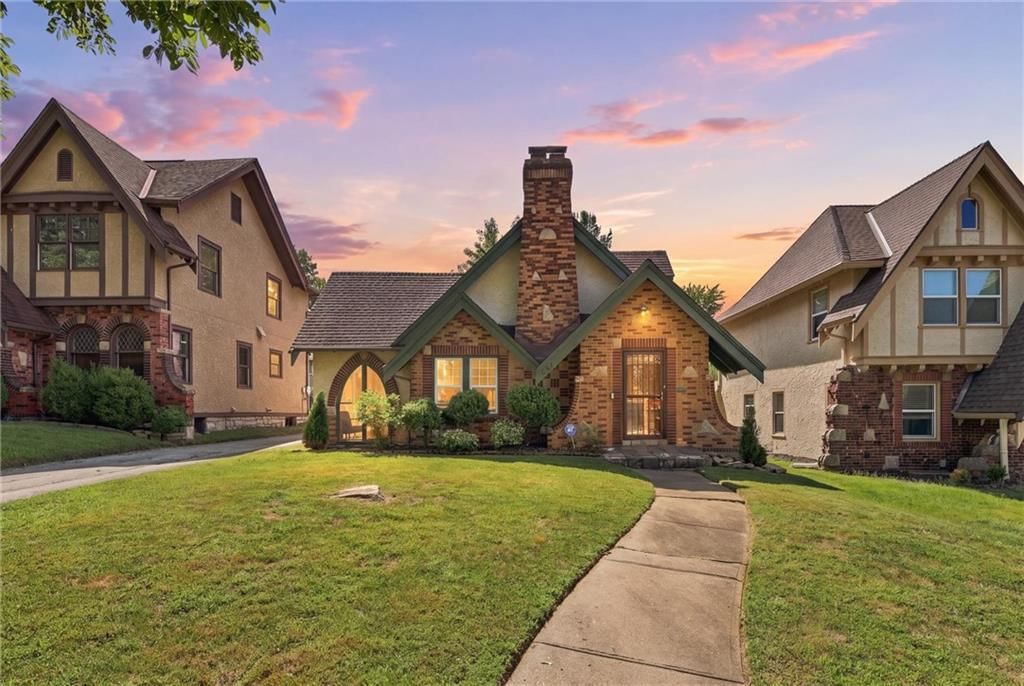 405 E Gregory Boulevard, Kansas City, MO: listing photo 2