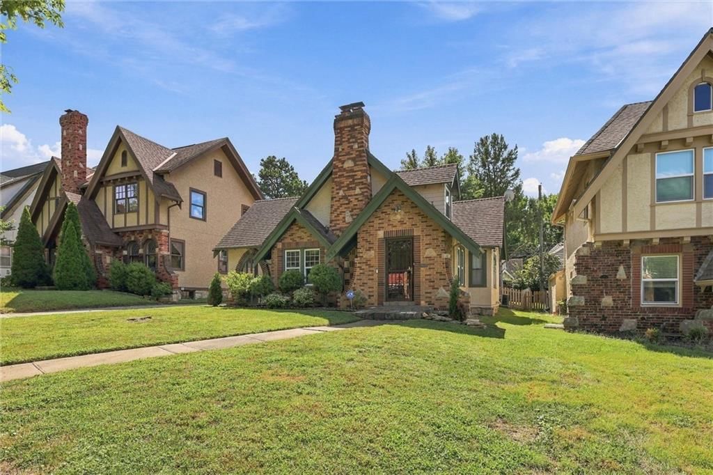 405 E Gregory Boulevard, Kansas City, MO: listing photo 3