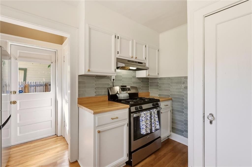 Photo 11 of 49 - 405 E Gregory Boulevard, Kansas City, MO 64131