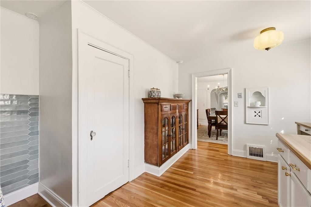 Photo 12 of 49 - 405 E Gregory Boulevard, Kansas City, MO 64131