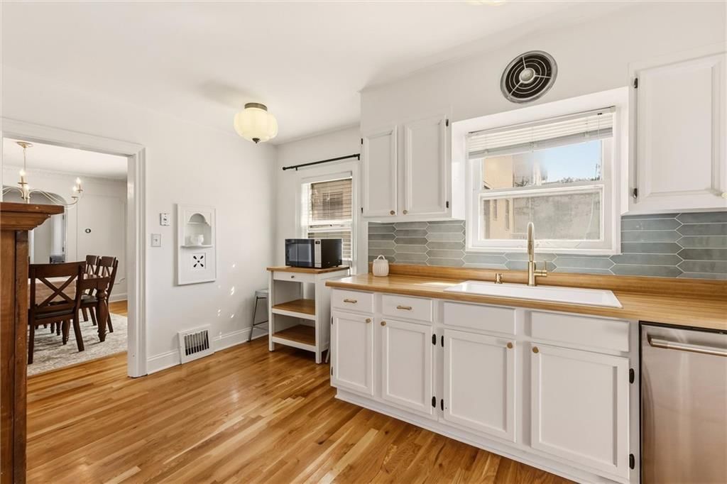 Photo 13 of 49 - 405 E Gregory Boulevard, Kansas City, MO 64131