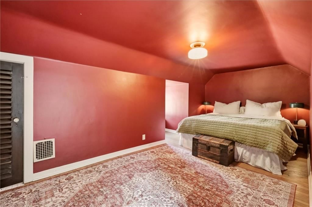 Photo 21 of 49 - 405 E Gregory Boulevard, Kansas City, MO 64131
