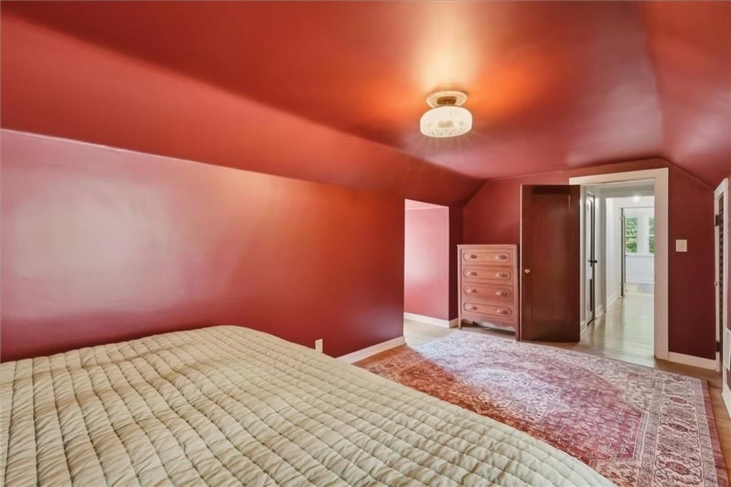Photo 23 of 49 - 405 E Gregory Boulevard, Kansas City, MO 64131