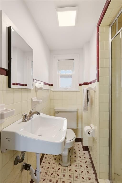 Photo 24 of 49 - 405 E Gregory Boulevard, Kansas City, MO 64131