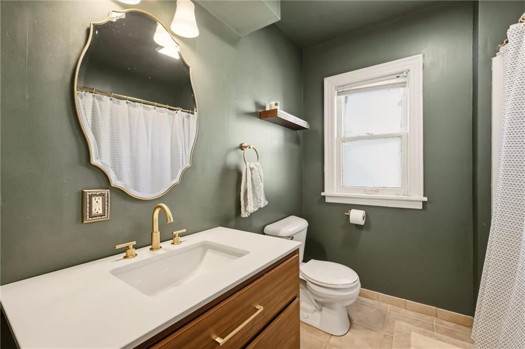 Photo 32 of 49 - 405 E Gregory Boulevard, Kansas City, MO 64131