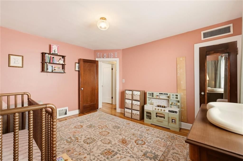 Photo 34 of 49 - 405 E Gregory Boulevard, Kansas City, MO 64131