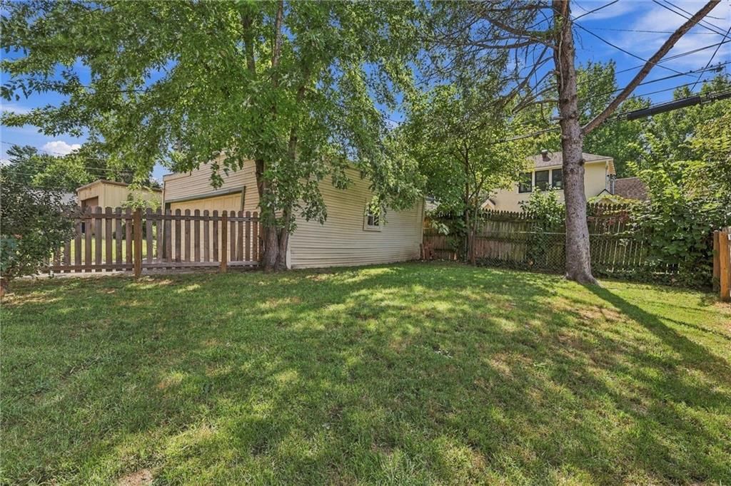 Photo 38 of 49 - 405 E Gregory Boulevard, Kansas City, MO 64131