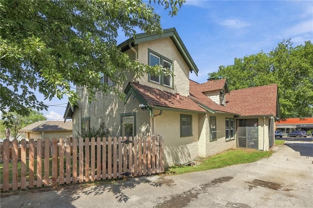 Photo 39 of 49 - 405 E Gregory Boulevard, Kansas City, MO 64131