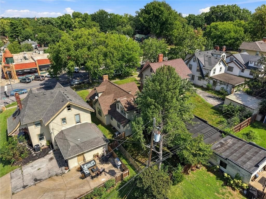 Photo 43 of 49 - 405 E Gregory Boulevard, Kansas City, MO 64131