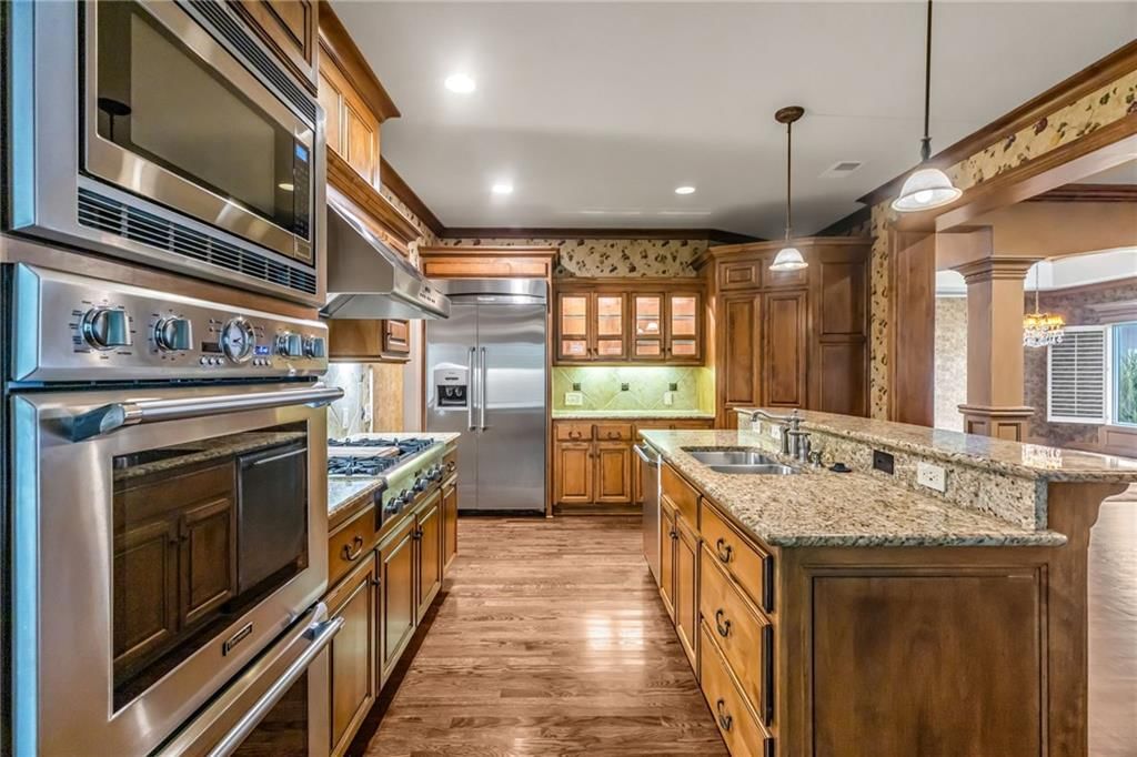 Photo 10 of 42 - 5303 W 124th Court, Overland Park, KS 66209