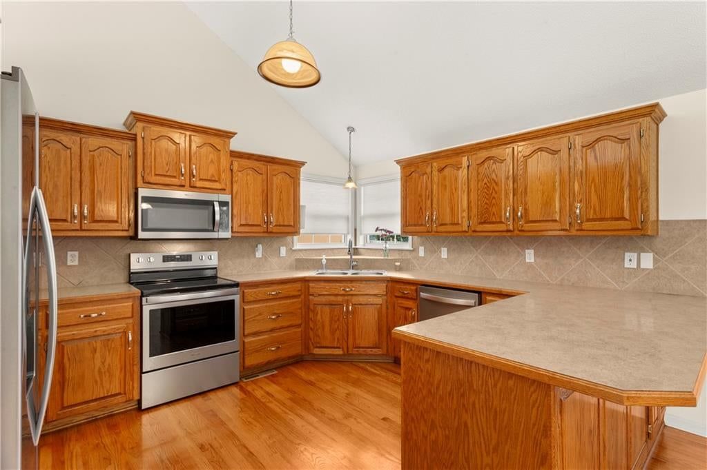 900 NW Poplar Court — photo 4