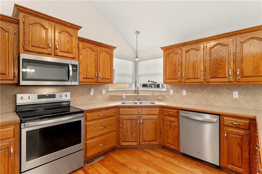 900 NW Poplar Court — photo 5