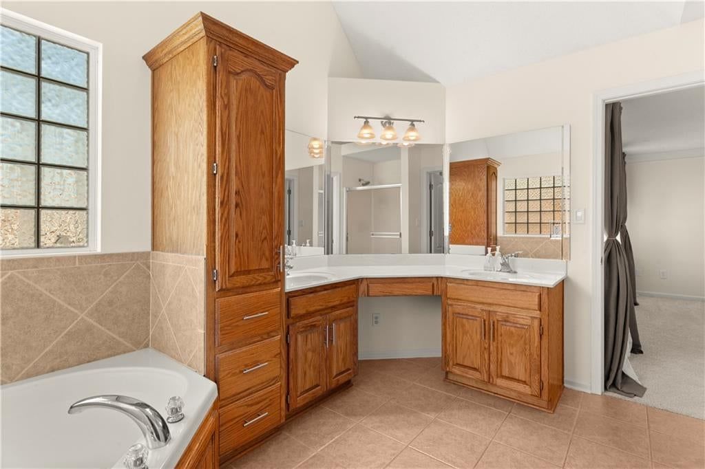 900 NW Poplar Court — photo 18