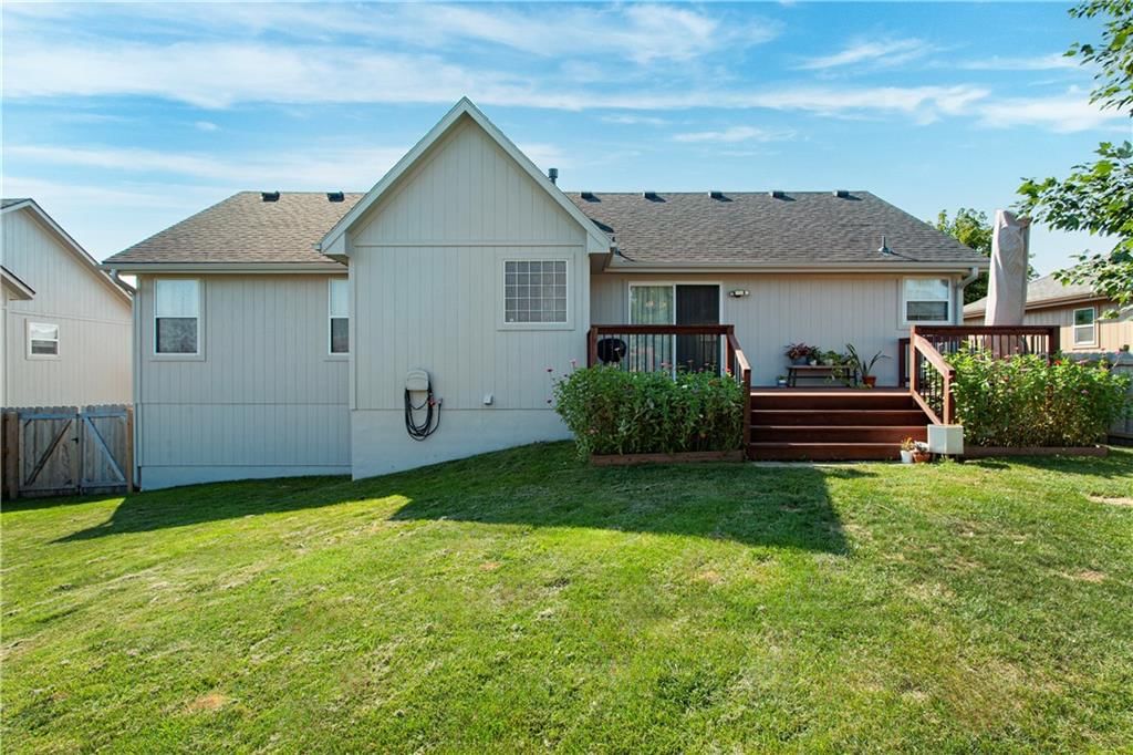 900 NW Poplar Court — photo 25